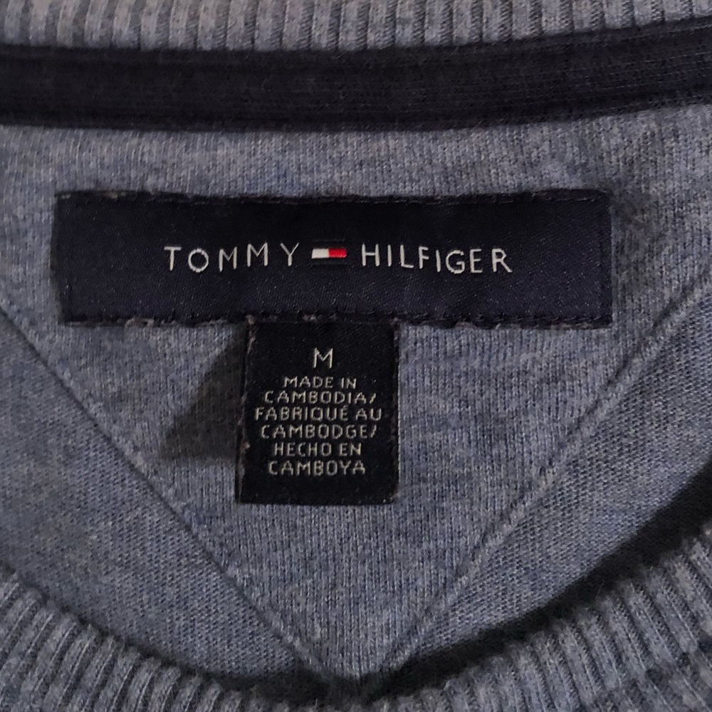Tommy Hilfiger women’s blue crew neck size medium. - Picture 5 of 5